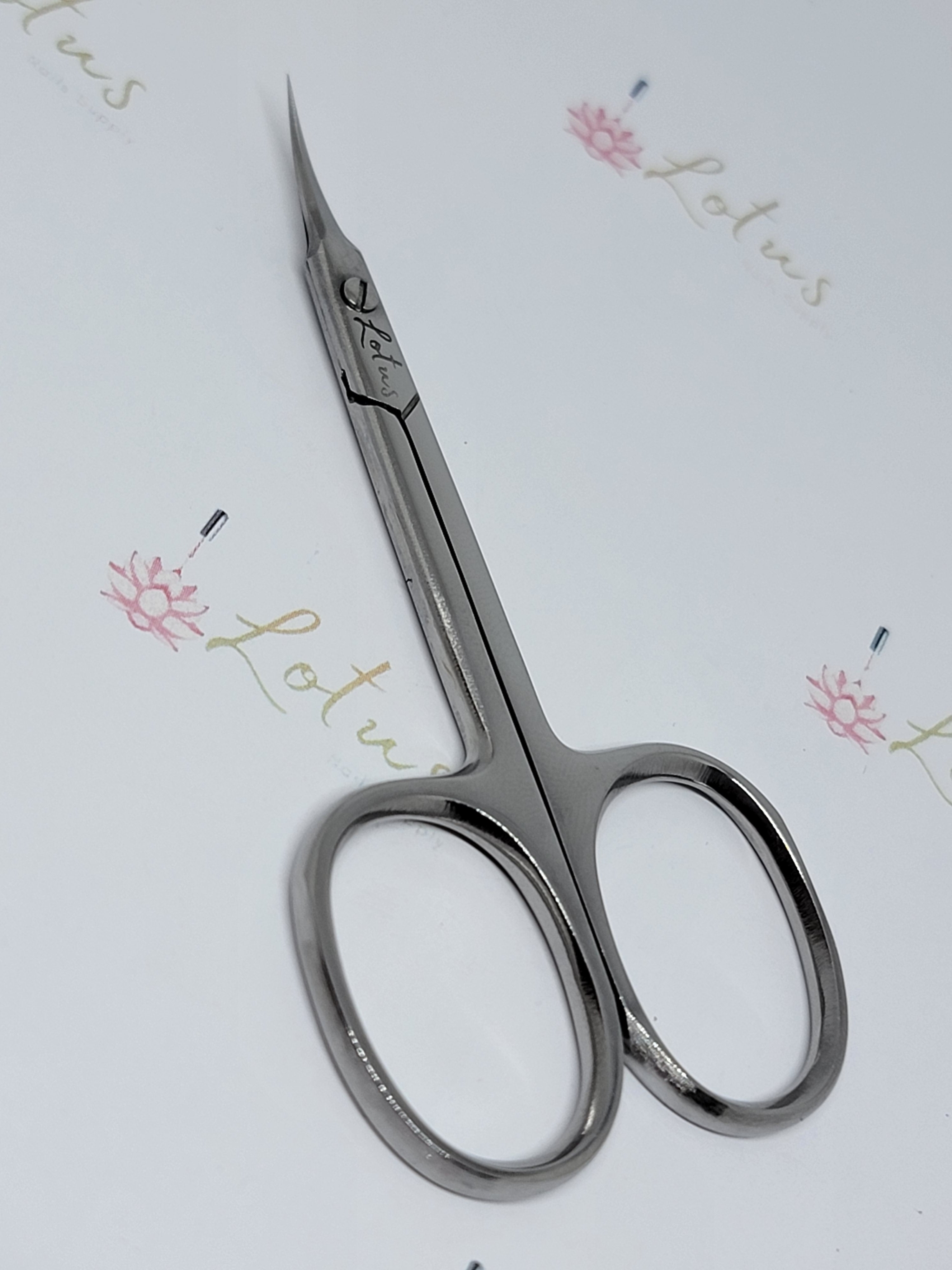 Profecional cuticle scissor