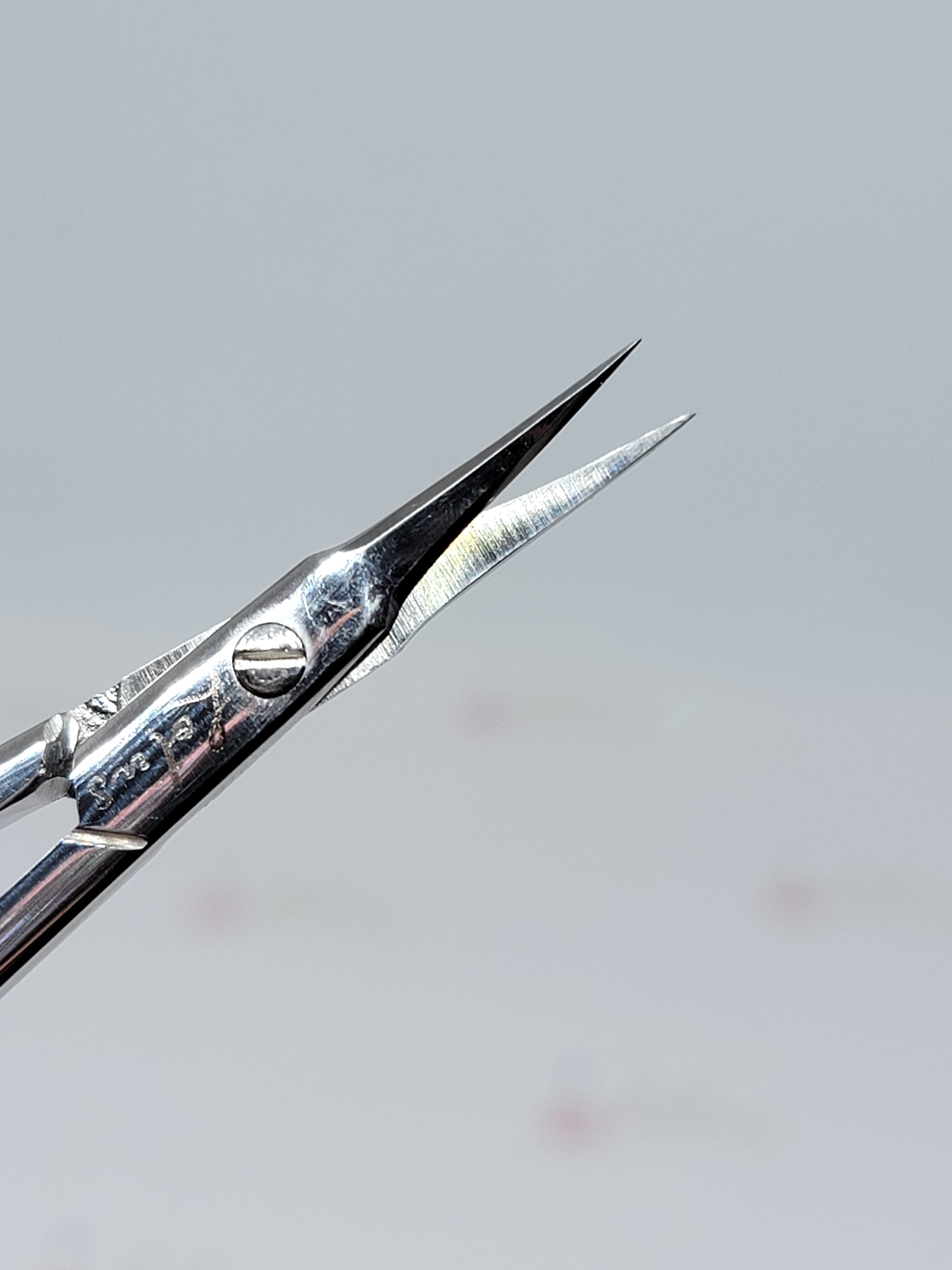 Profecional cuticle scissor