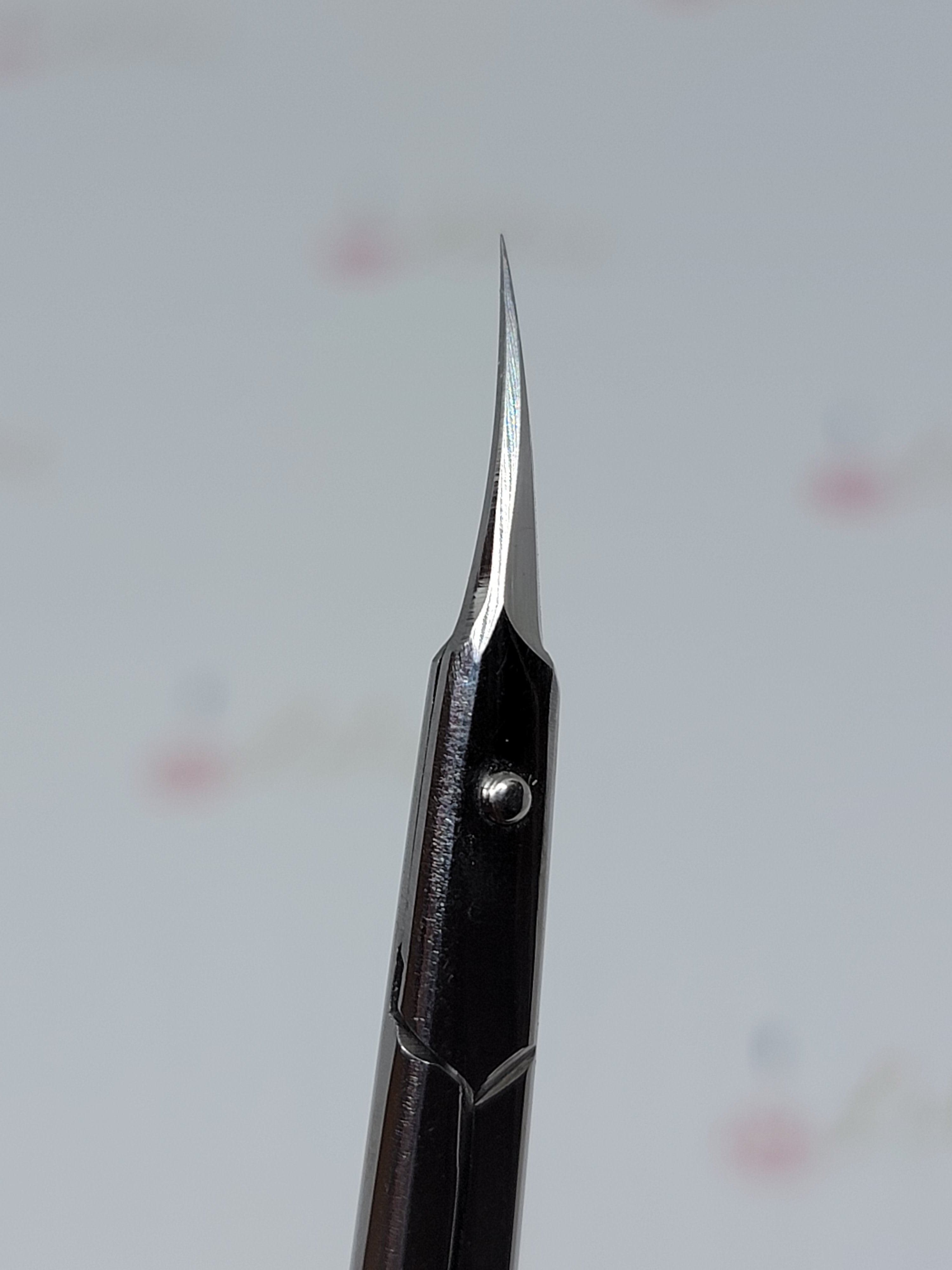Profecional cuticle scissor