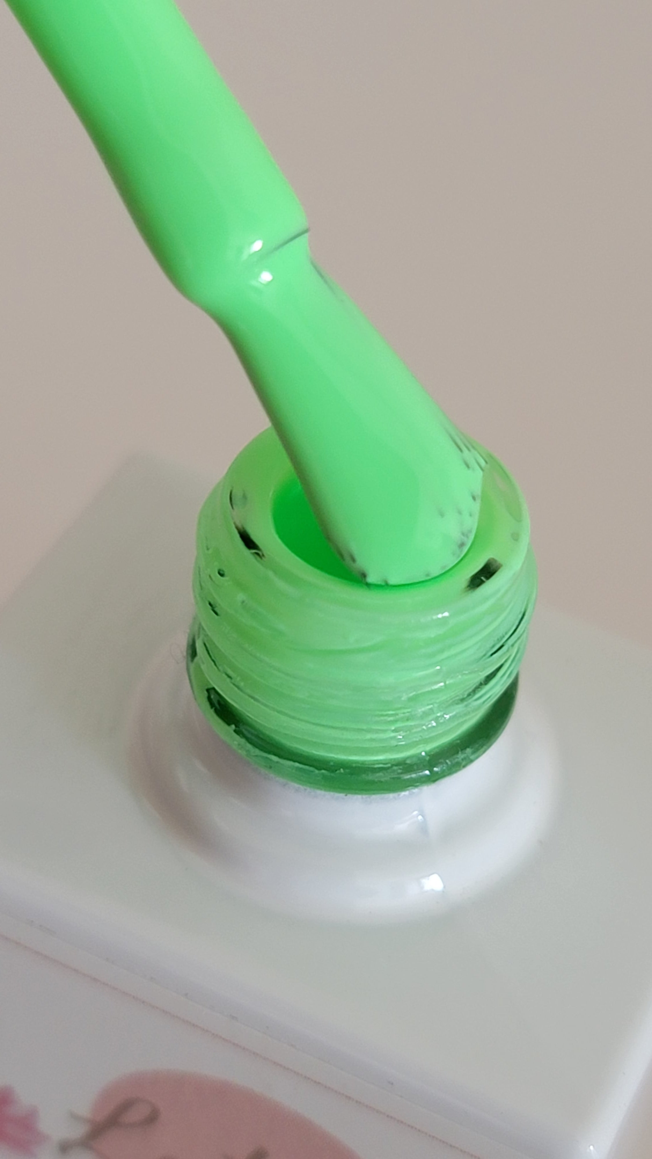 Color Pistachio green